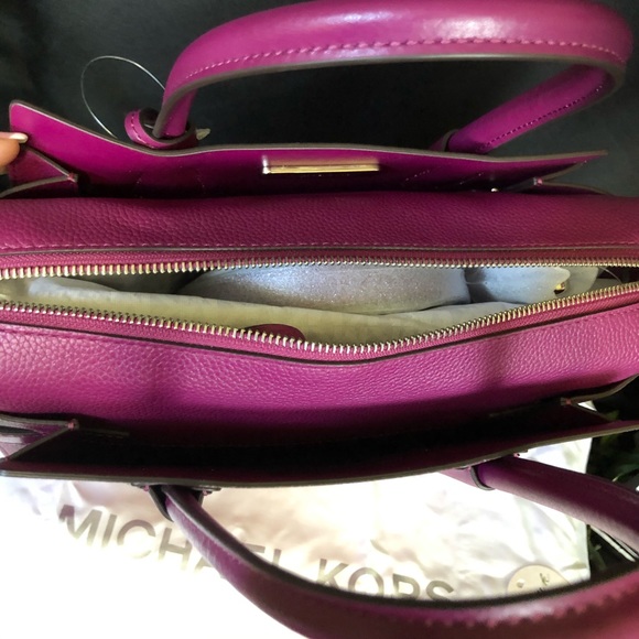 MICHAEL KORS💥NWT~SOLD OUT💥Garnet Belted Medium Satchel - Picture 7 of 8